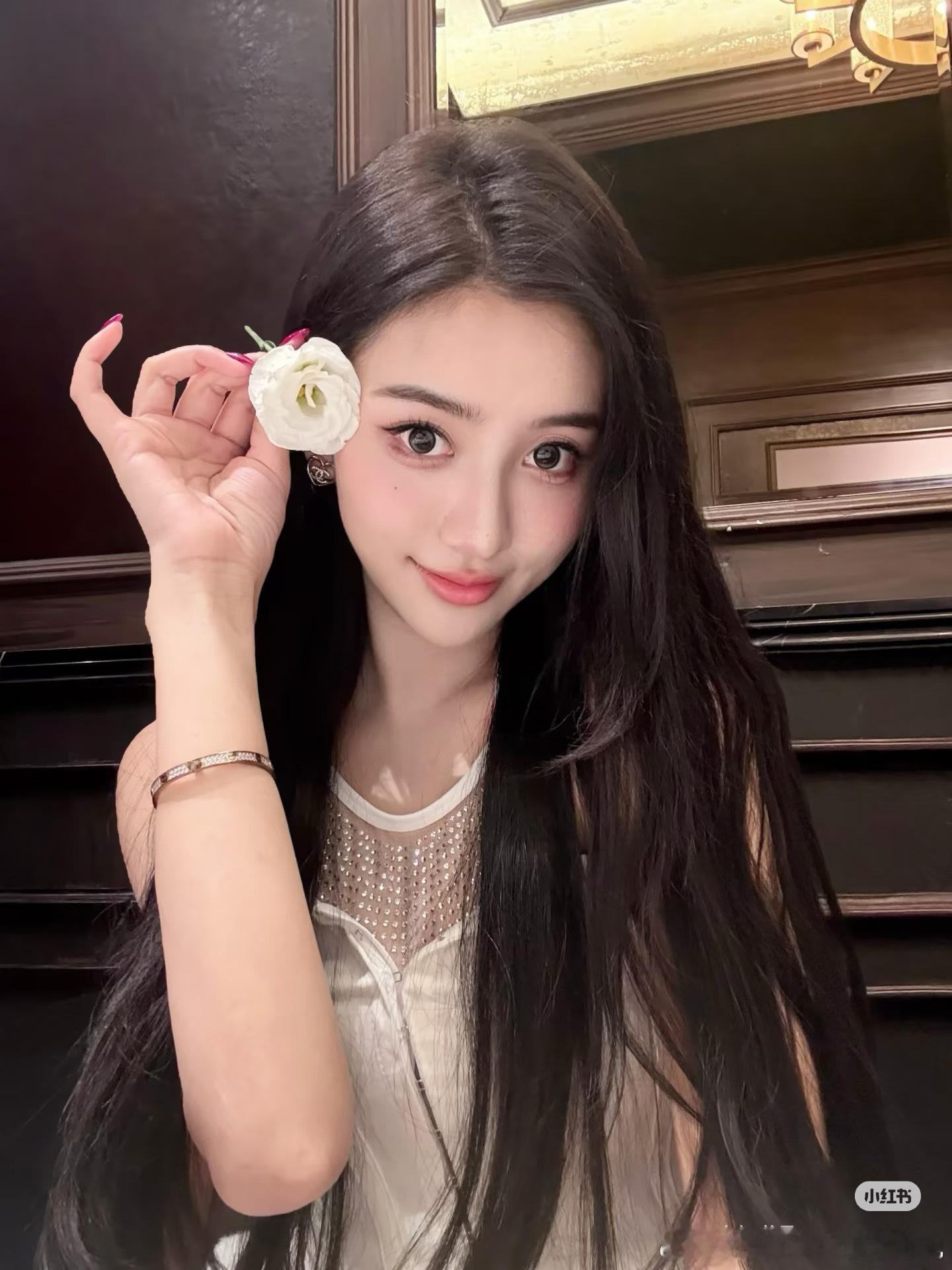 骨架很 presentable decent woman 