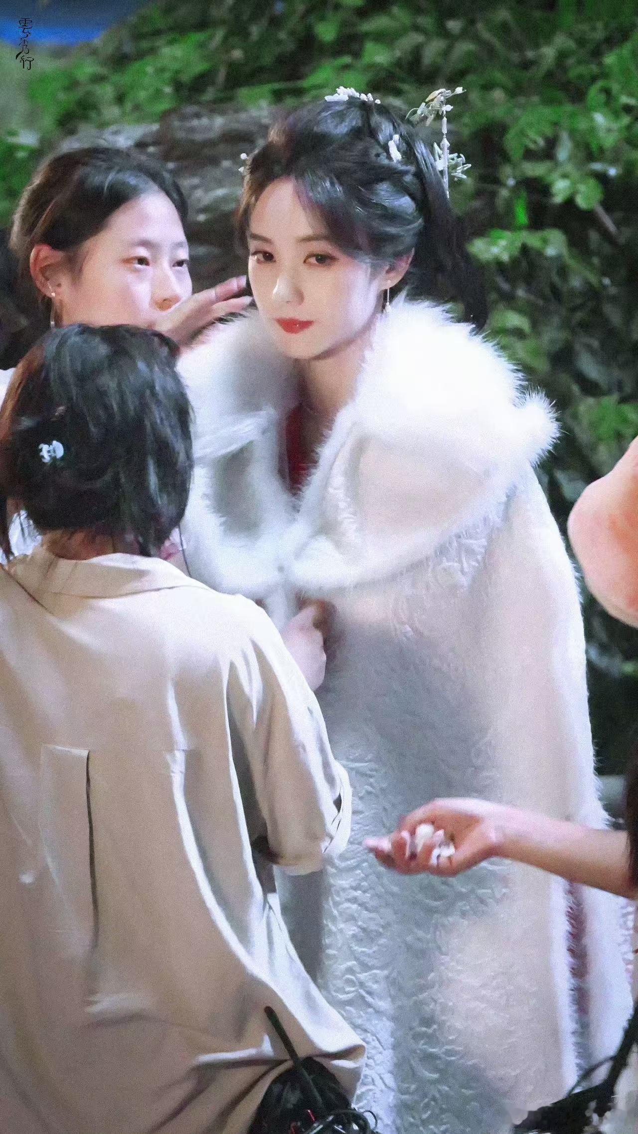 李一桐请看剧的漂亮姐姐李一桐剧里演财迷剧外是财神 范云满脑子碎银几两，李一桐满心