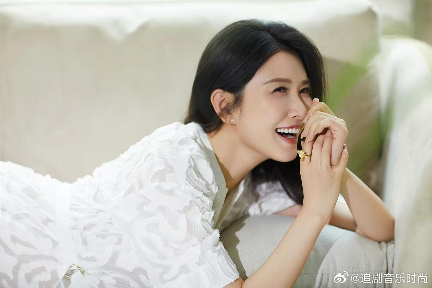 原来123木头人是徐洁儿作词作曲 今天之前，徐洁儿是演员是唱跳姐姐。今天之后，她