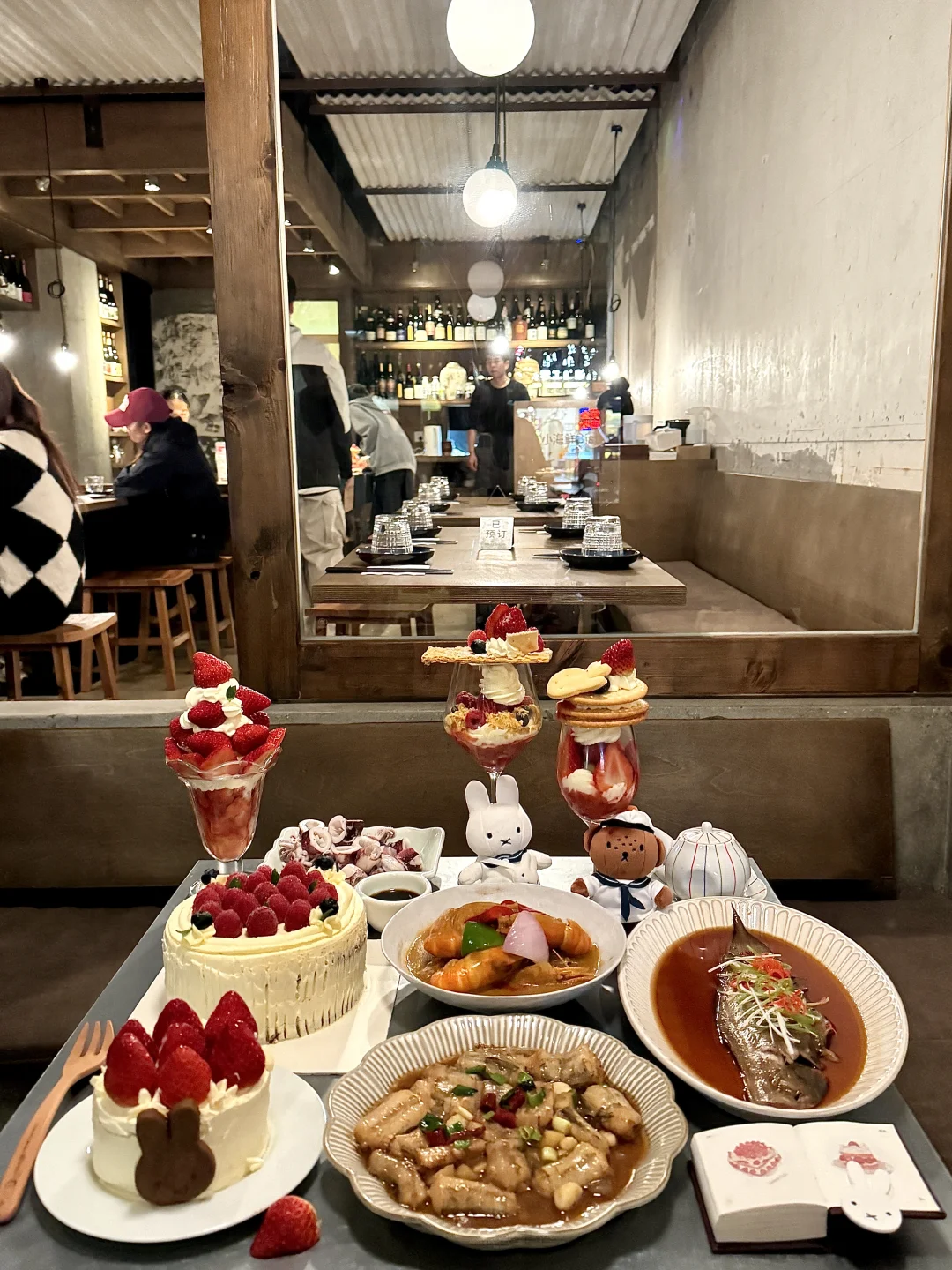 杭州西湖边新开的！很有sense木质调餐厅🥢