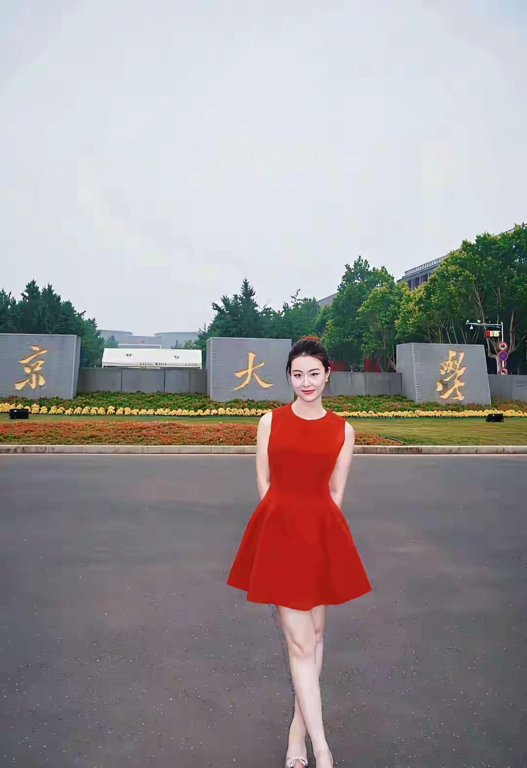 猜猜这是哪所大学，这是谁写的校名啊！