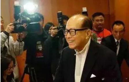 李嘉诚告诉你赚大钱的八大真相。① 能做大事的人常常是那些不厌其烦做小事的人，把小