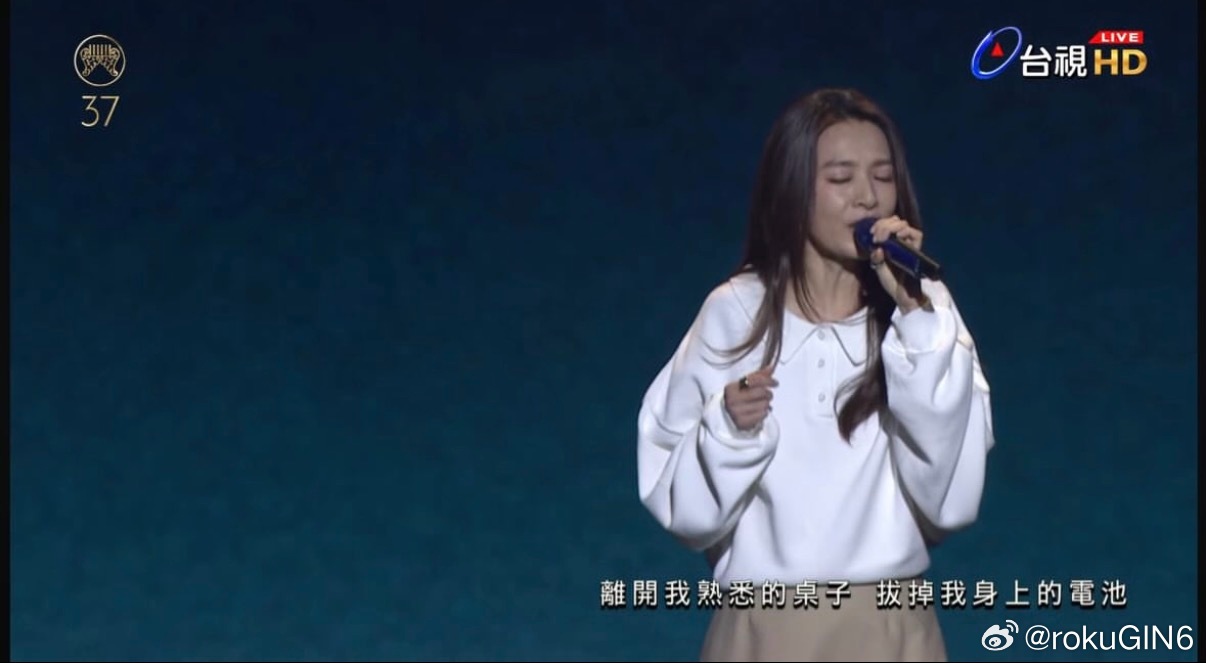 今晚金曲奖，特别贡献奖给了屠颖，做了一支致敬短片；田馥甄唱了一组歌曲：《旋木》《