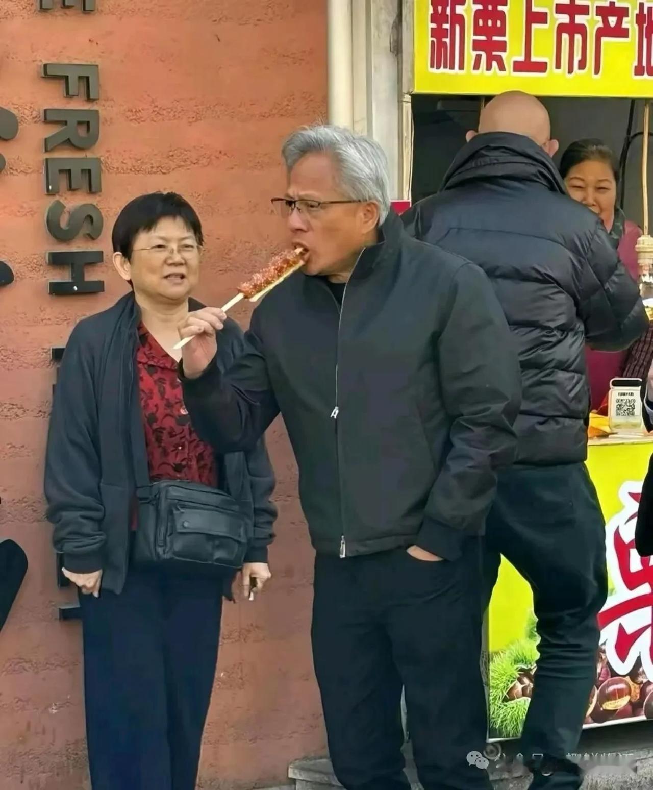 近日，英伟达创始人、63岁的黄仁勋（出生于中国台湾台南，祖籍浙江青田），正在上海