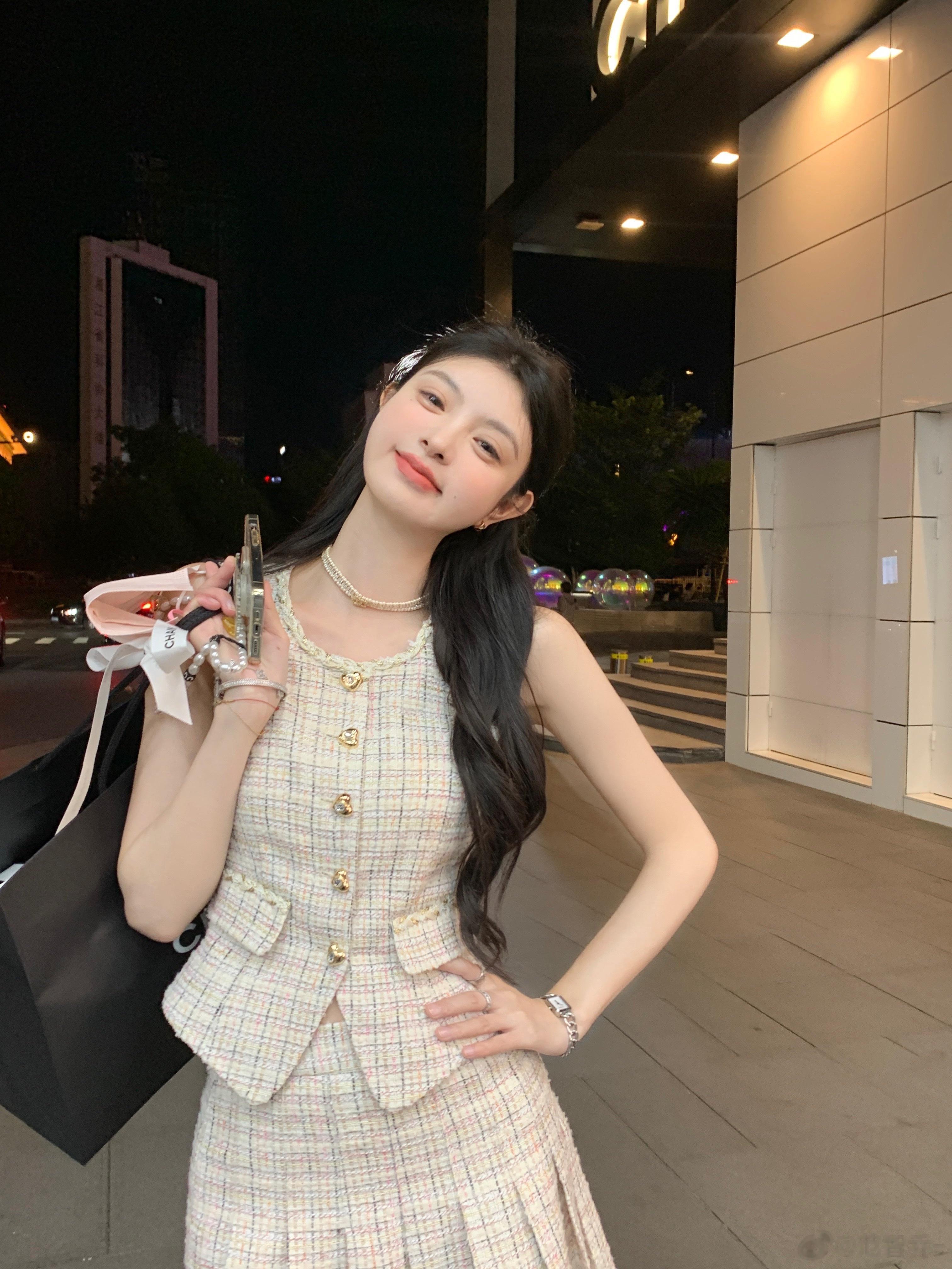  看起来就很贵系列高级感拉满的夏日气质套装！！晚上不见不散呀👀  ​​​