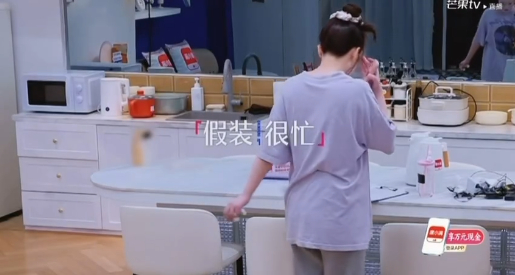 阚清子安慰李小冉全国观众都知道了 大型自我隐瞒失败现场，专属两个人的小温柔，刻意