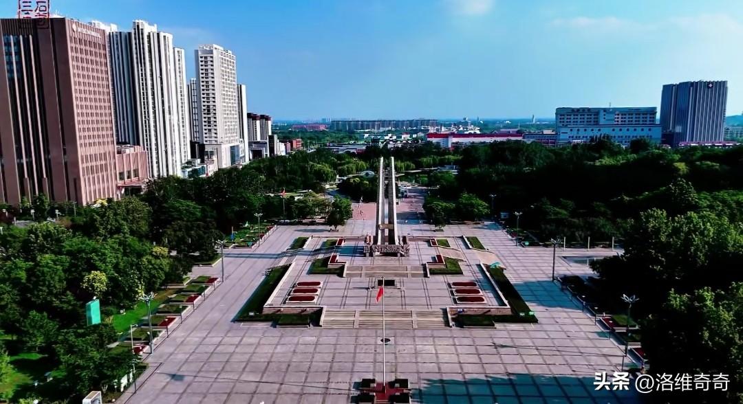 五十年岁月流转，
唐山浴火涅槃，
一座英雄城市傲然挺立，
珍惜眼前烟火安稳[祈祷