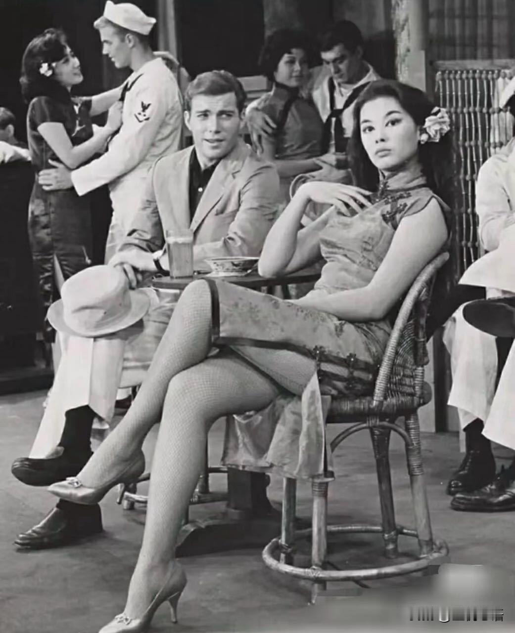 旧好莱坞的华裔女演员France
1939年7月31日出生于法国马赛，爸爸是越南