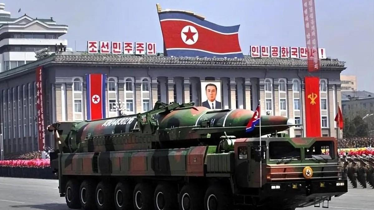 日本为什么独独对朝鲜瑟瑟发抖？很多人以为是怕平壤的核按钮，错了！真相是，朝鲜是全
