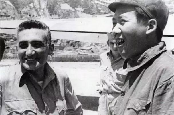 1949年，一个外国人找到周总理，满怀期待地说：“周，你说过新中国成立后给我签发
