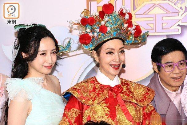 昨晚（30日）無綫電視城拍攝《新春保良迎金馬》錄影節目，出席嘉賓有草蜢、陳松伶、