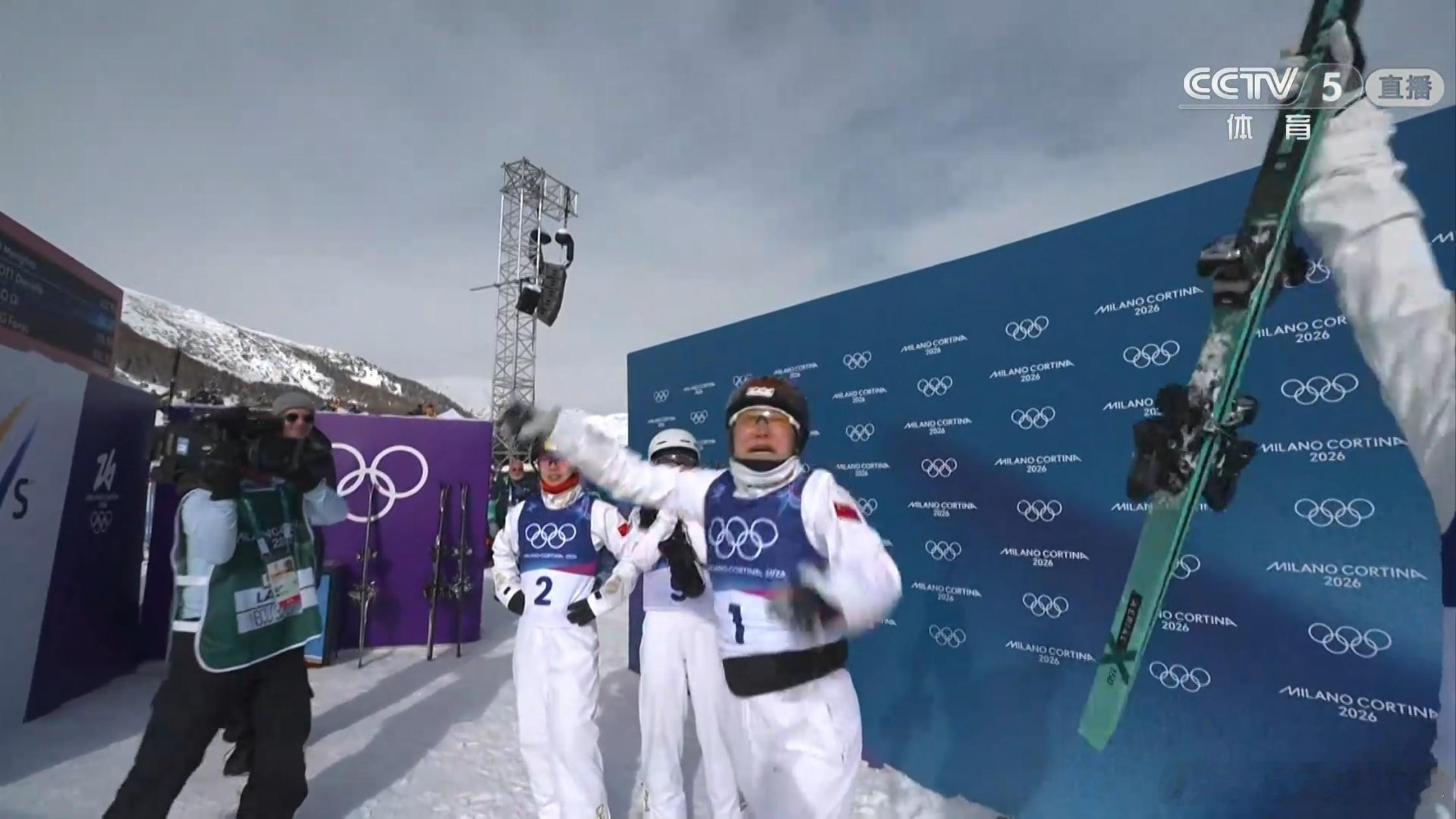 徐梦桃金牌 徐梦桃让世界看见中国红 恭喜桃子，自由式滑雪空中技巧卫冕第一人，中国