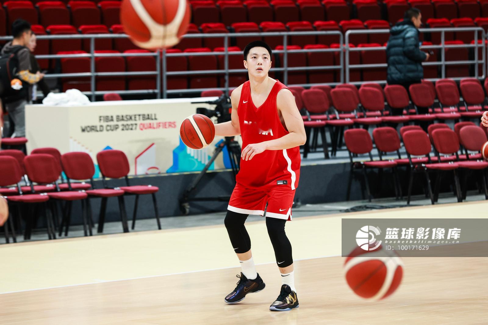 昨天国家队训练官拍为梦想正当燃 男篮世预赛中韩对决