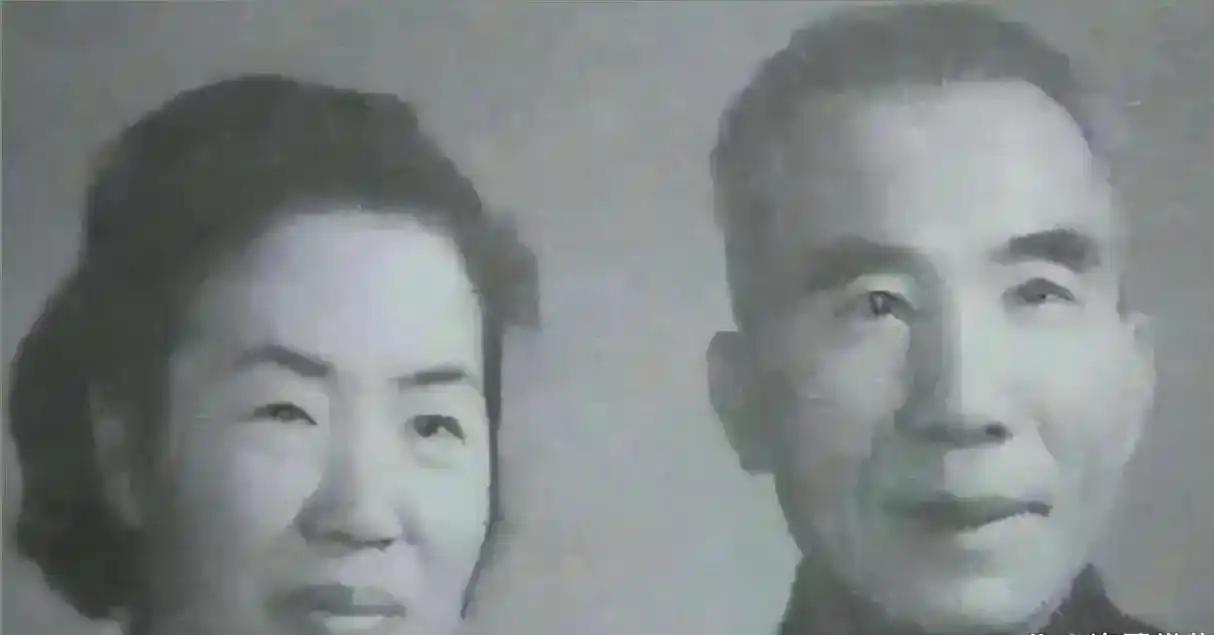 1948年，王耀武把八十七块银元缝进女儿棉袄催她快逃，17年后两人在饭店重逢，他