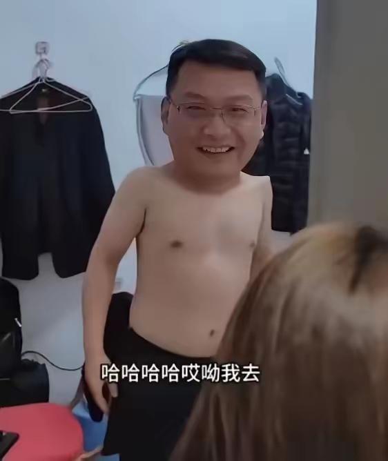 江西，女子想念老公，偷偷打了一个“飞的”来到老公的工地宿舍，想给老公一个惊喜！而