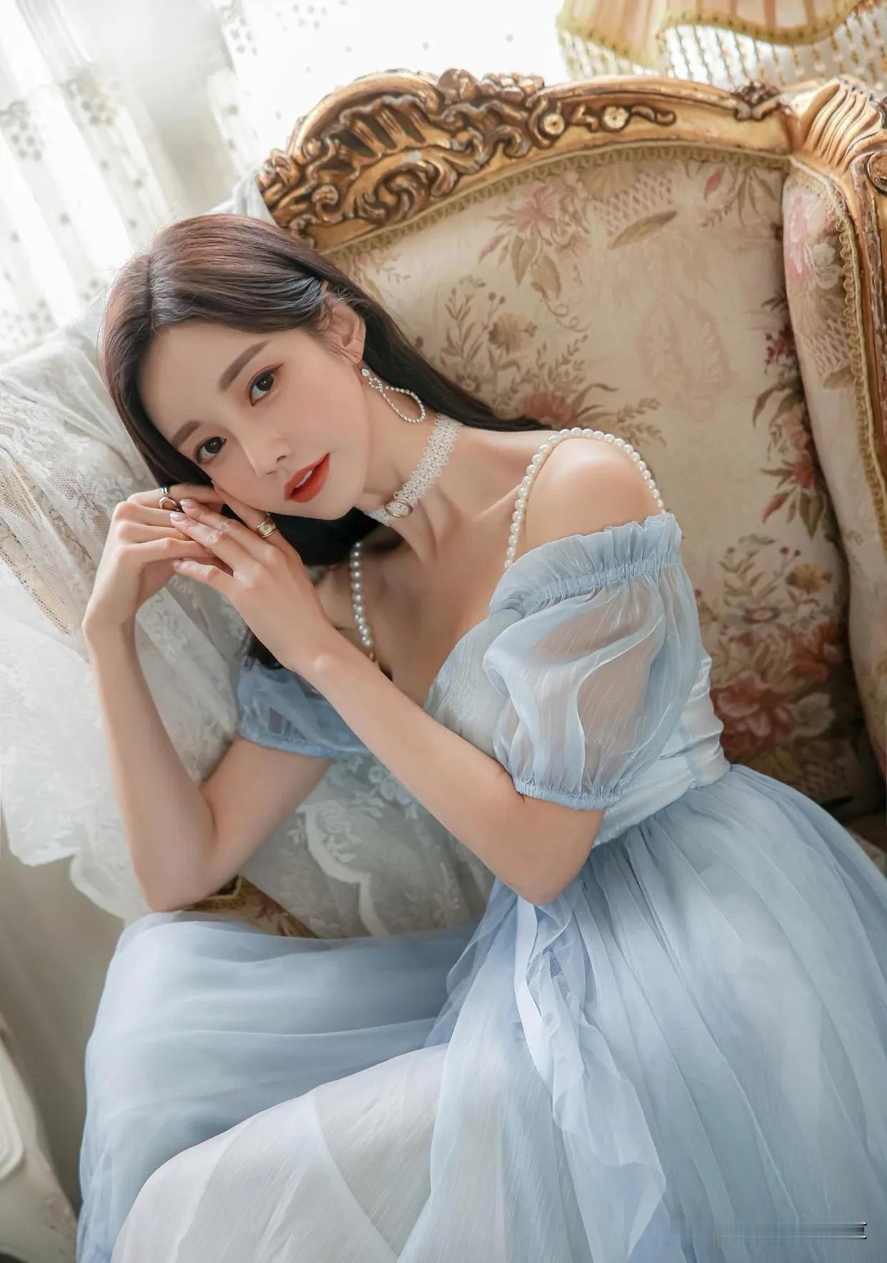 孙允珠定拍写真:安纳西城堡湖蓝靓丽珍珠礼裙孙允珠极品美图 好身材性感女神 珍珠细