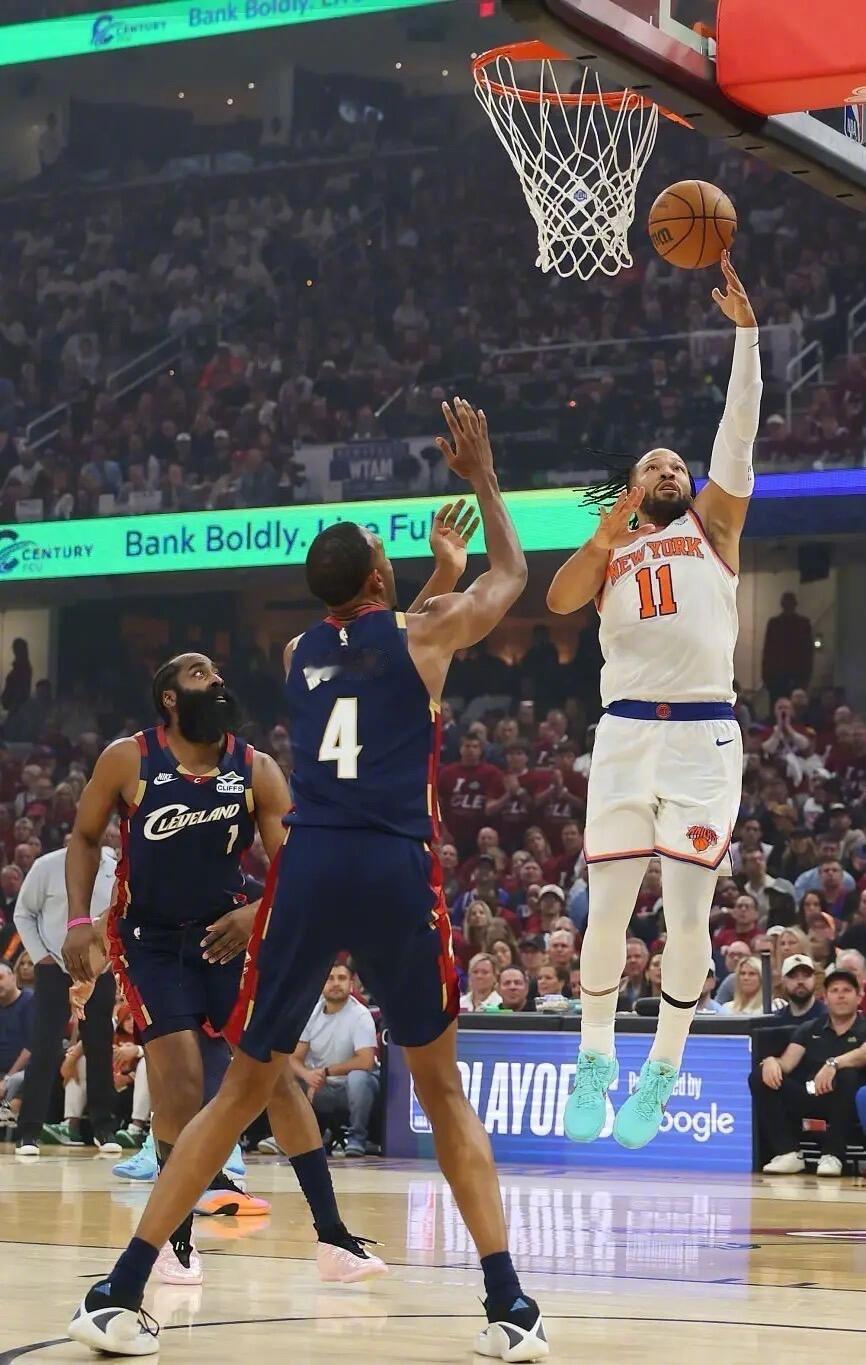 横扫骑士！布伦森上脚Kobe6当选东决MVP 