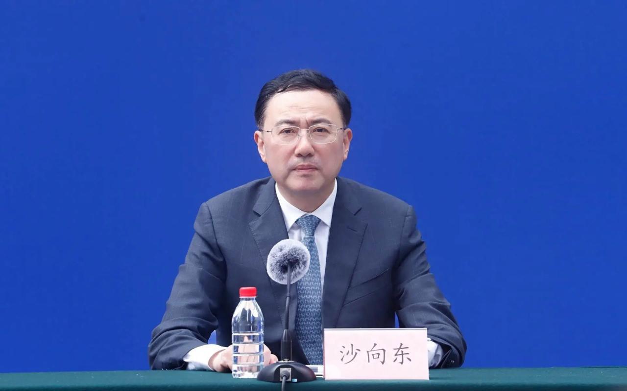 坊间传闻数日，终于实锤落地，沙向东原来真的被带走调查了。这下可好，吃不到淮扬菜了