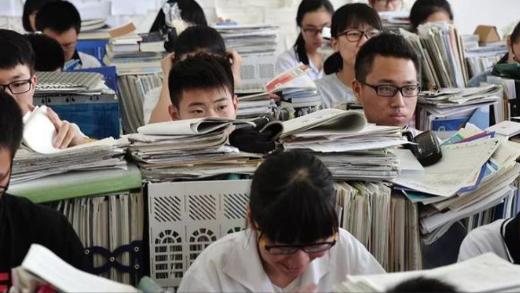 12月16日，教育部扔下重磅炸弹：2026年开始，全国中小学一律不准再买校外商业