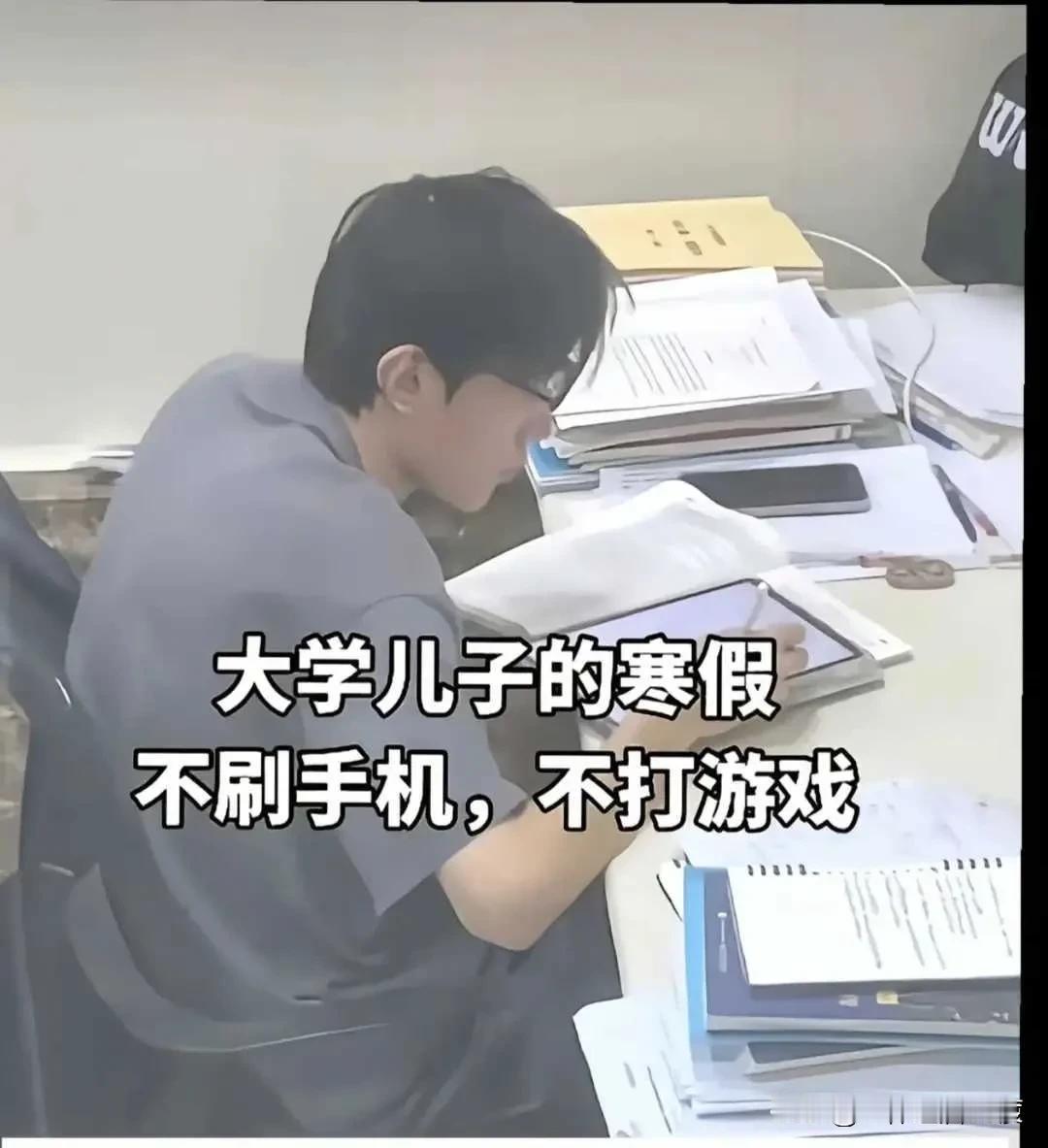 这大过年的，发点恭喜发财，一家人团团圆圆、吃好喝好的视频不好吗？
每家的团圆时光