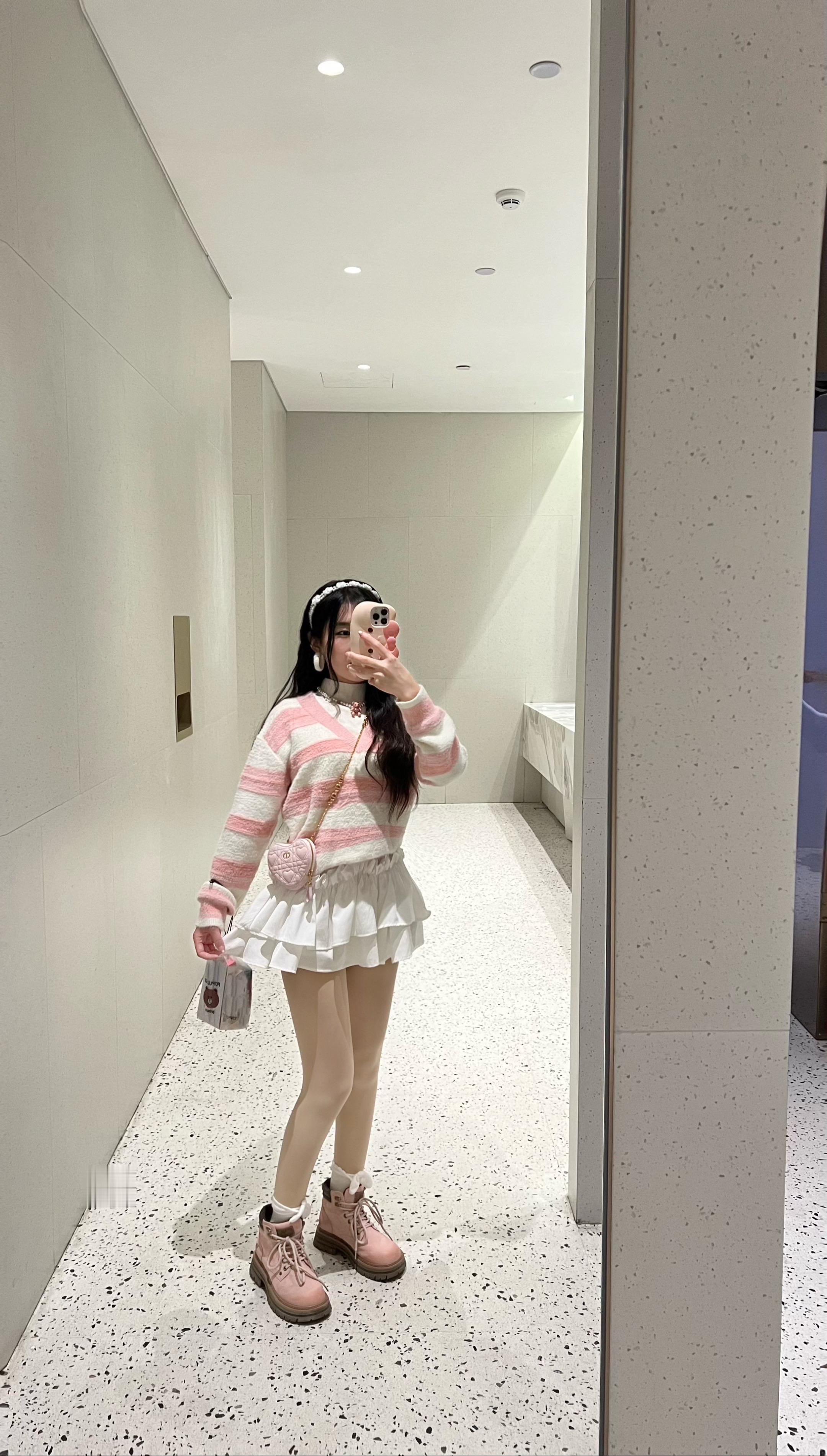 今天来餐厅画画，老板对画满意🎨