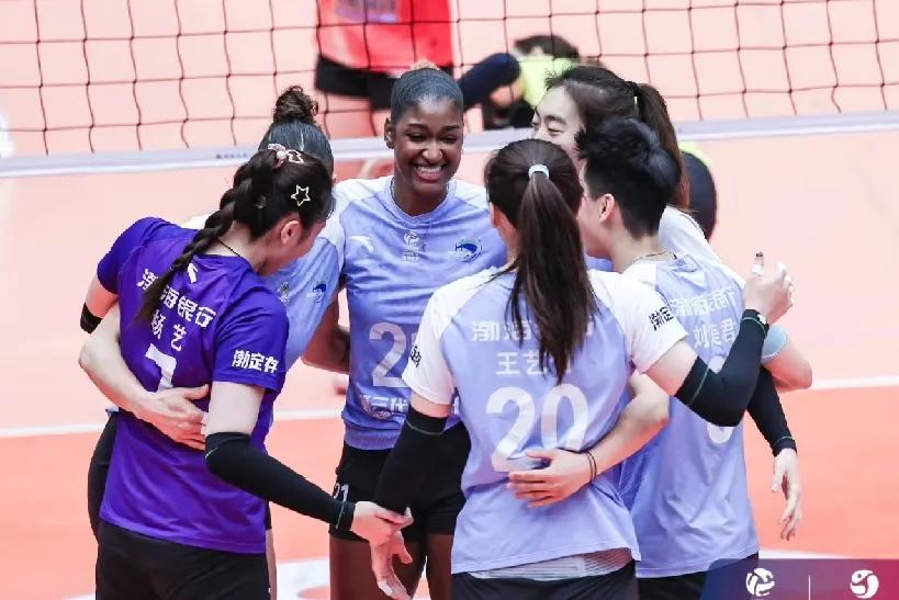 天津女排今天从天津出发奔赴客场山东日照！排超联赛季军赛决赛首回合比赛昨天晚上结束
