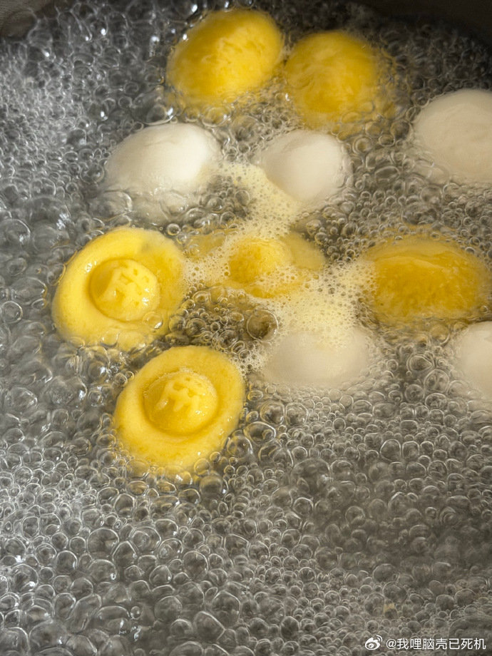 田栩宁元宵节晒库存田栩宁拍的元宵  田栩宁元宵节晒库存，田栩宁拍的元宵，谁懂这个