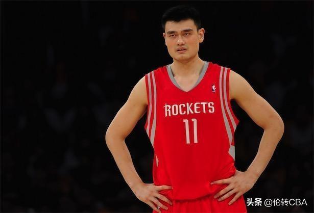 中国男篮球各项技术天花板代表性球员。
控球技术：郭艾伦
传球技术：赵继伟
身体素