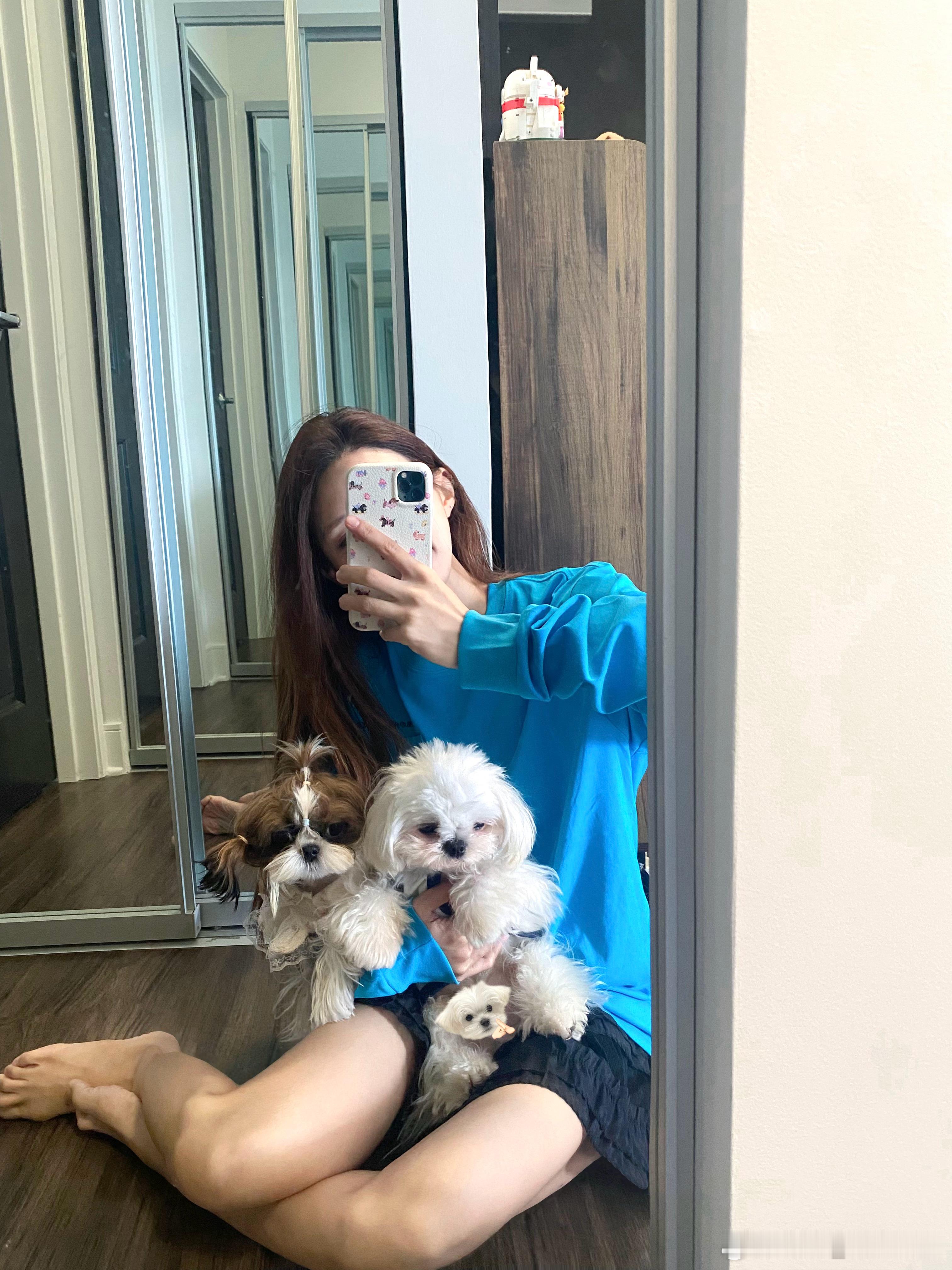 大家好 ！请多指教੯‧̀͡⬮\ ：我叫Money੯‧̀͡ᥬ⑅ྀི\ ：我叫Coo