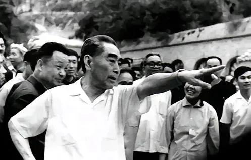 催盖民房
        1958年6月到1960年8月，在短短的两年零两个月的