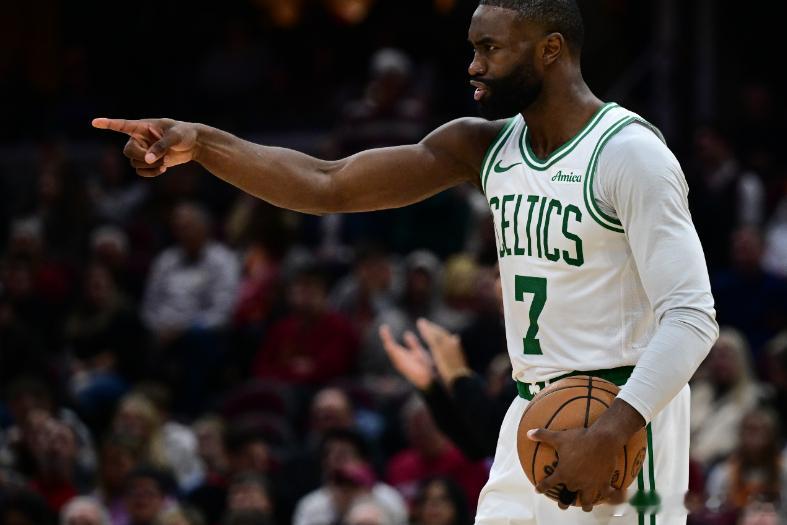 12月已经临近尾声，今天，美国数据媒体StatMuse盘点了本月至今场均得分联盟