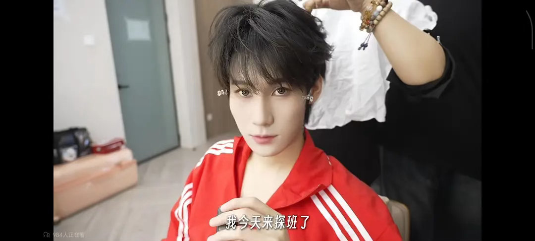 截了几张抬眼的 