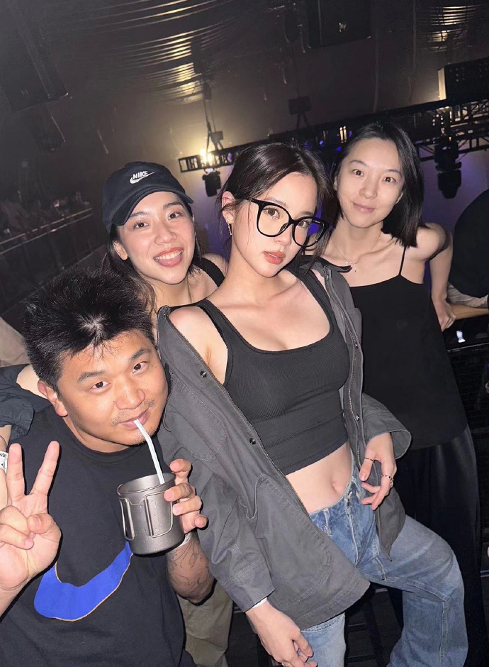 欧阳娜娜 ​ ​​​