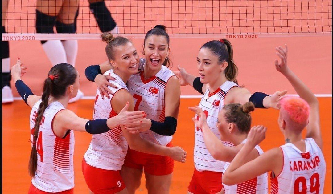 女排土耳其女排 🇹🇷 梅丽哈·迪肯的告别：“2014年我第一次踏入国家队时，