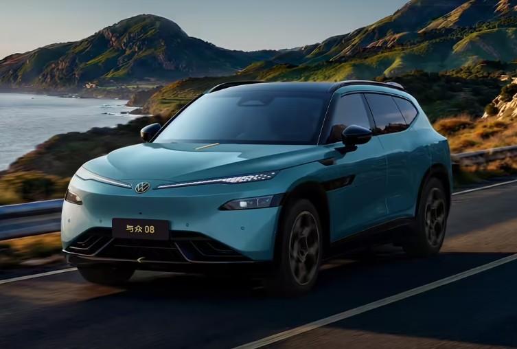 大众安徽与小鹏合作的第一款车“与众08”来了，预售价23.99万起。
这车卖点很