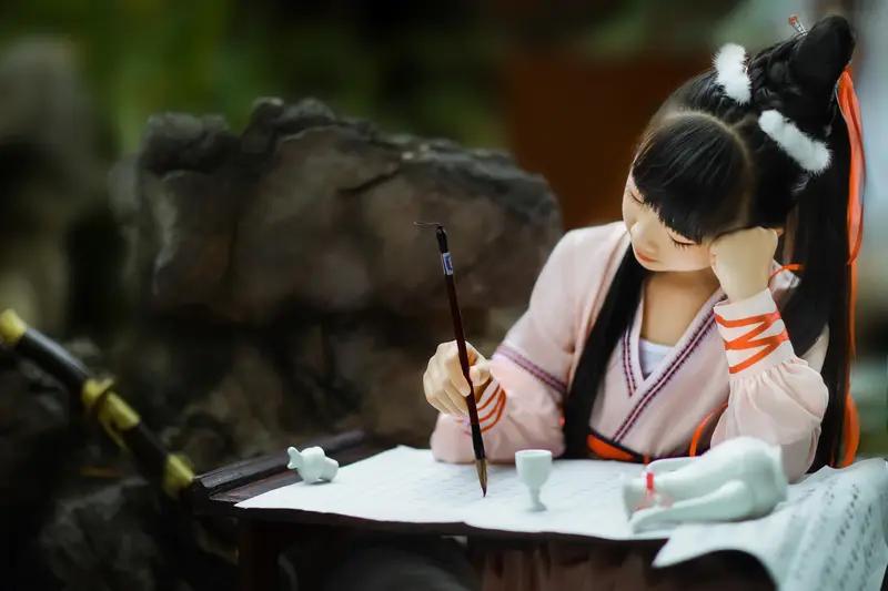 上联:妹妹会琴棋书画，诚邀对下联哥哥晓日月星辰