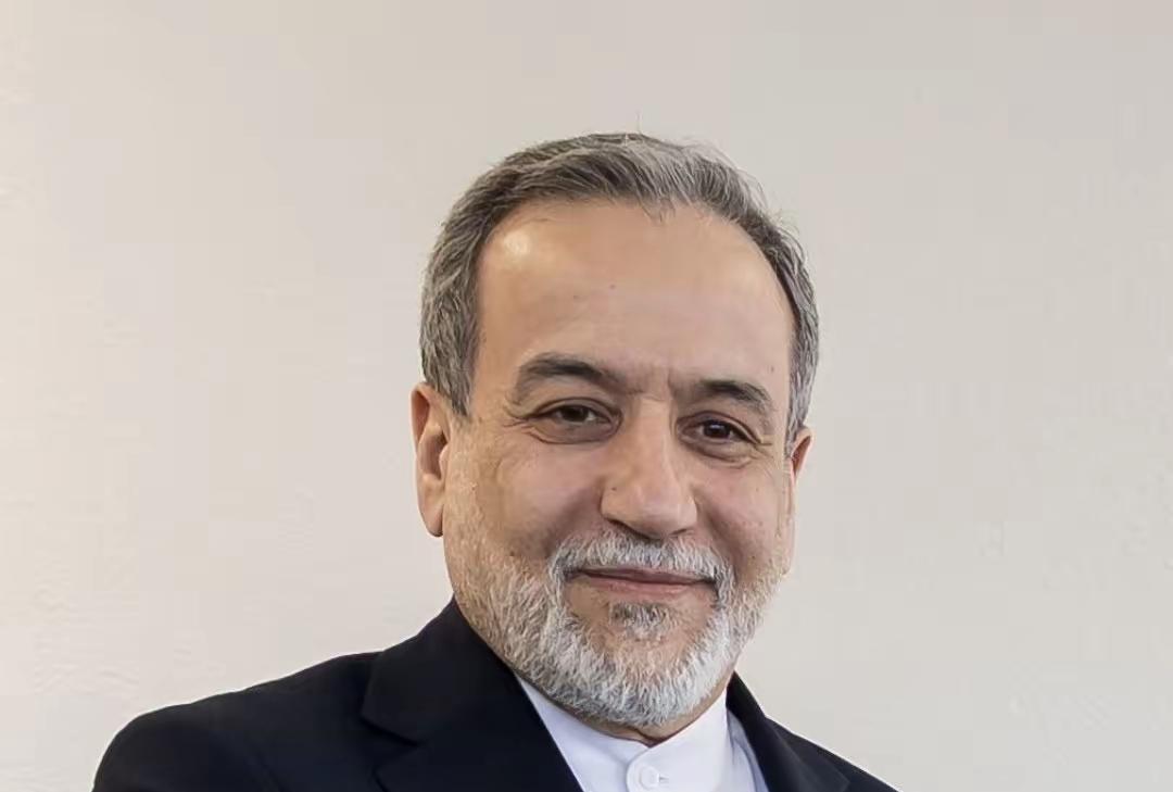 在此前，伊朗喊话中国寻求中国提供安全保障之后，当地时间4月2日，伊朗外长阿拉格齐