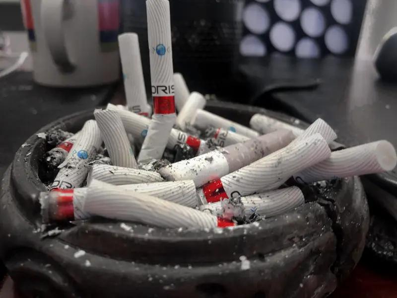 上联，饭后一袋烟，下联害死活神仙