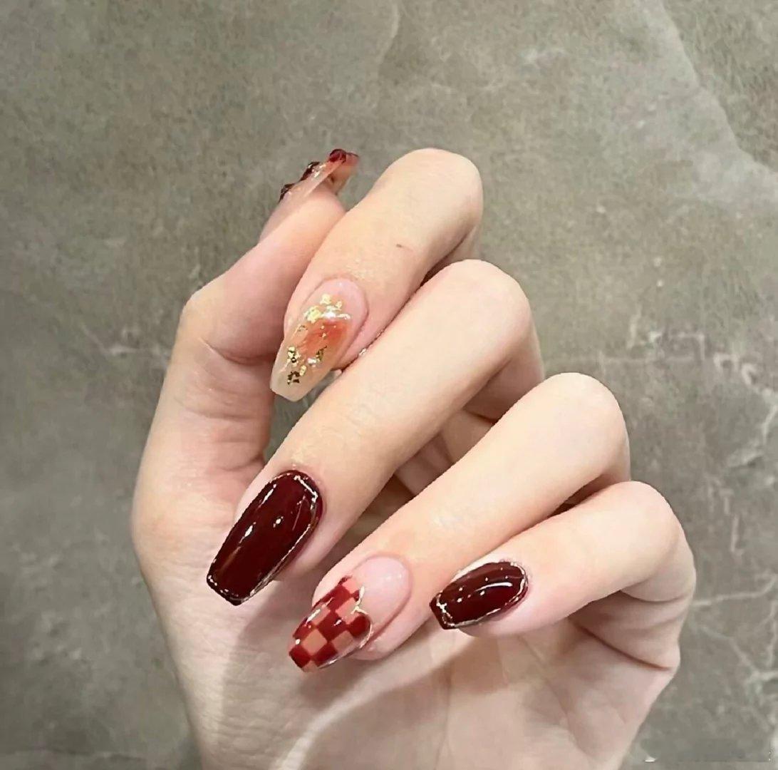 🎊适合秋冬🍂新年红色美甲💅🏻来啦！ 