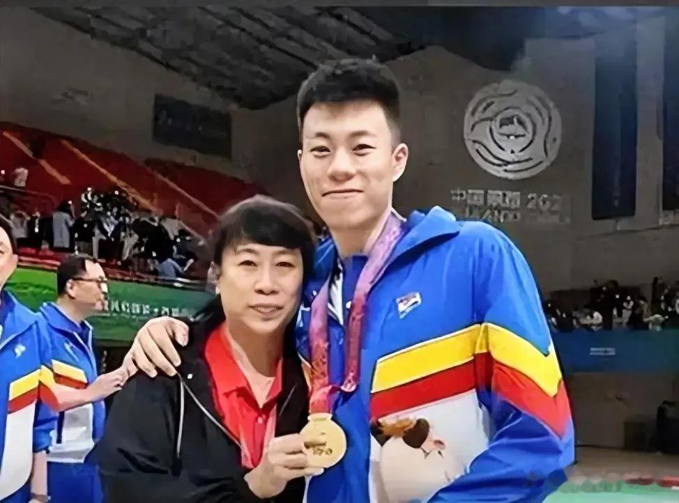 中国篮协人事调整：杨阳担任纪委书记，徐岚担任秘书长，袁永清调离，涂猛卸任。姚明、