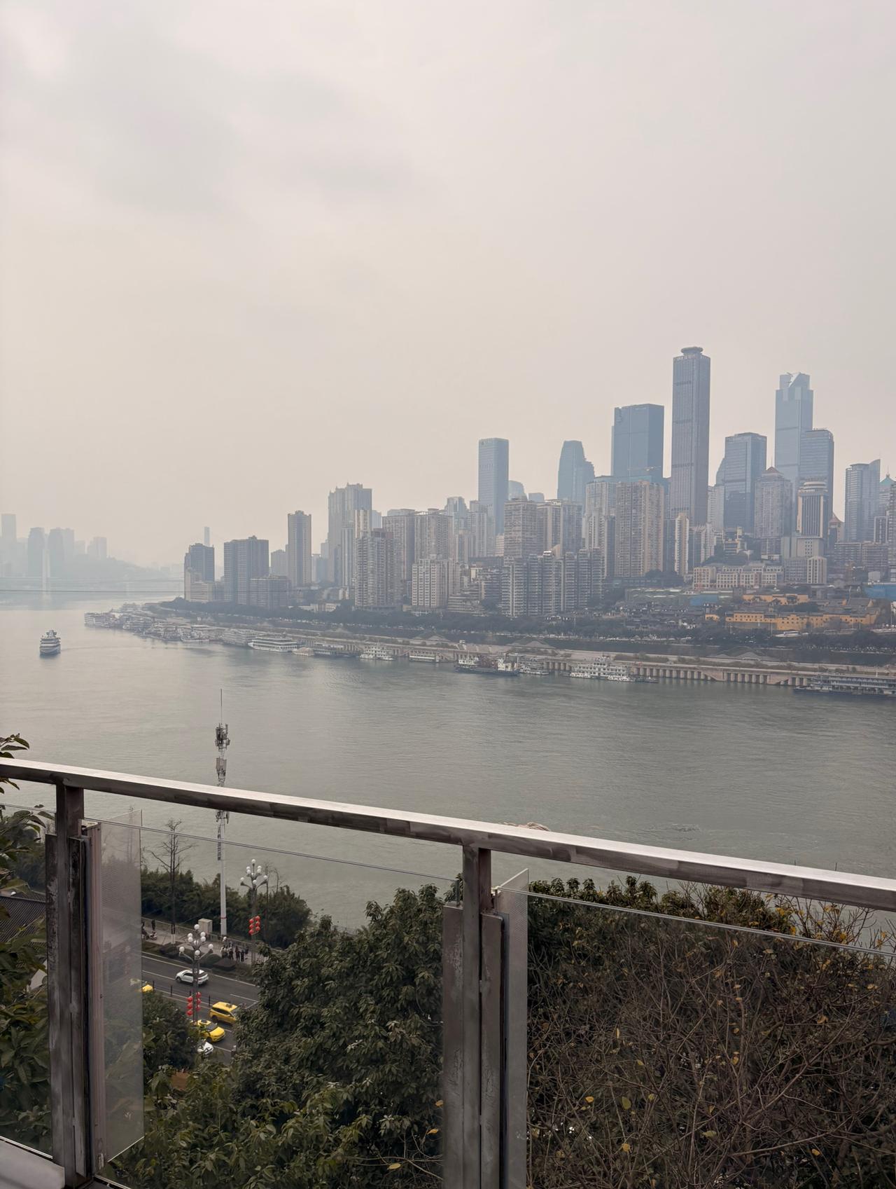 今天同事和我说，她儿子帮她“赚了”近一百万，我说中彩票了？

她说，不是，学习费