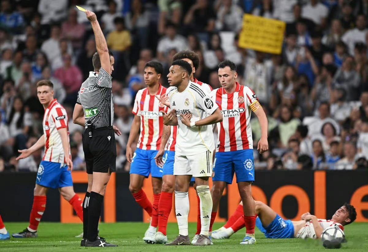 五大联赛争冠现状：英超风云突变，拜仁巴萨优势明显4月12日凌晨，五大联赛周末赛事