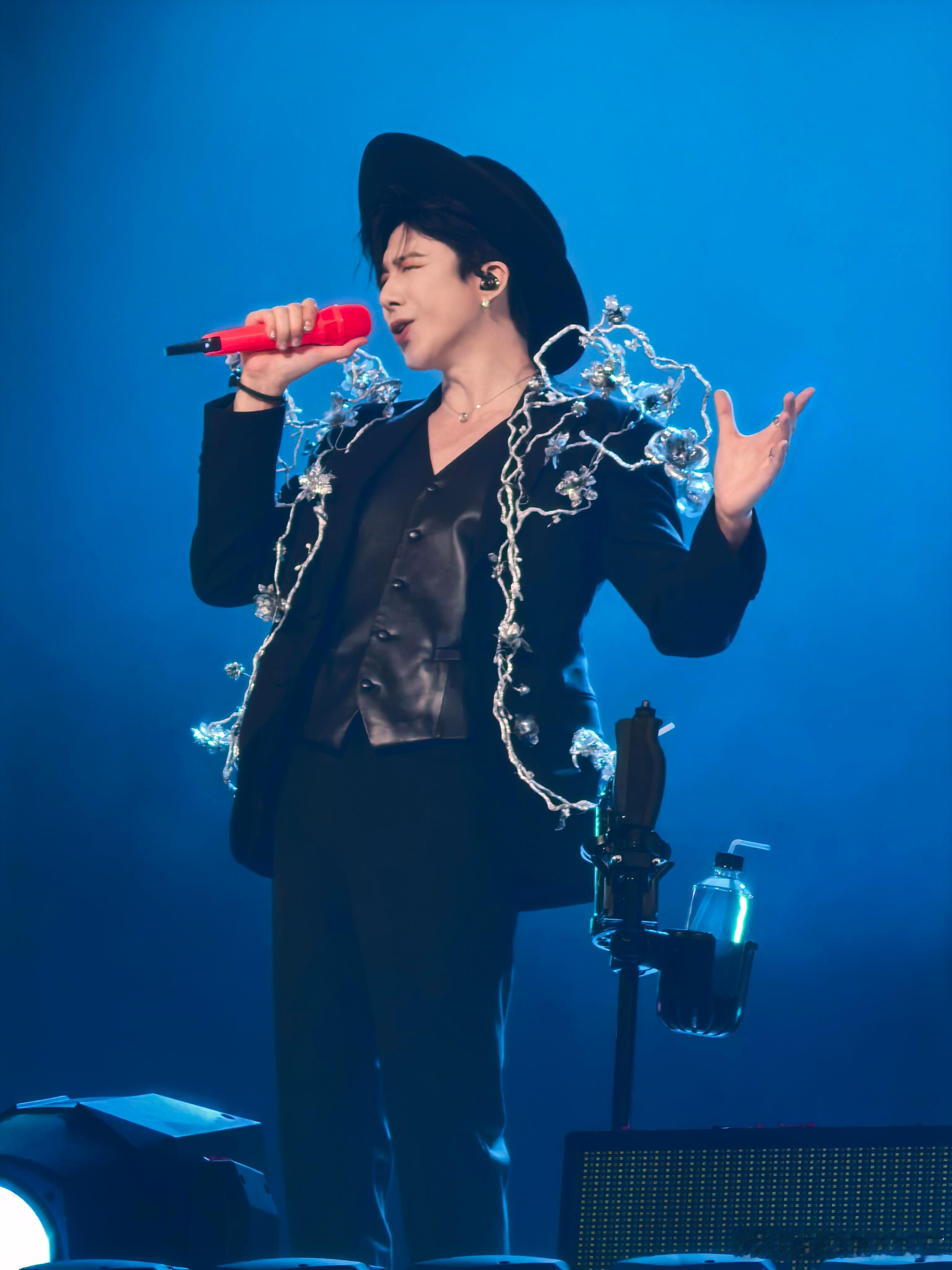 刘宇宁怼不过的女人出现了刘宇宁的演唱会永远不缺名场面，但被粉丝用一句话反客为主，