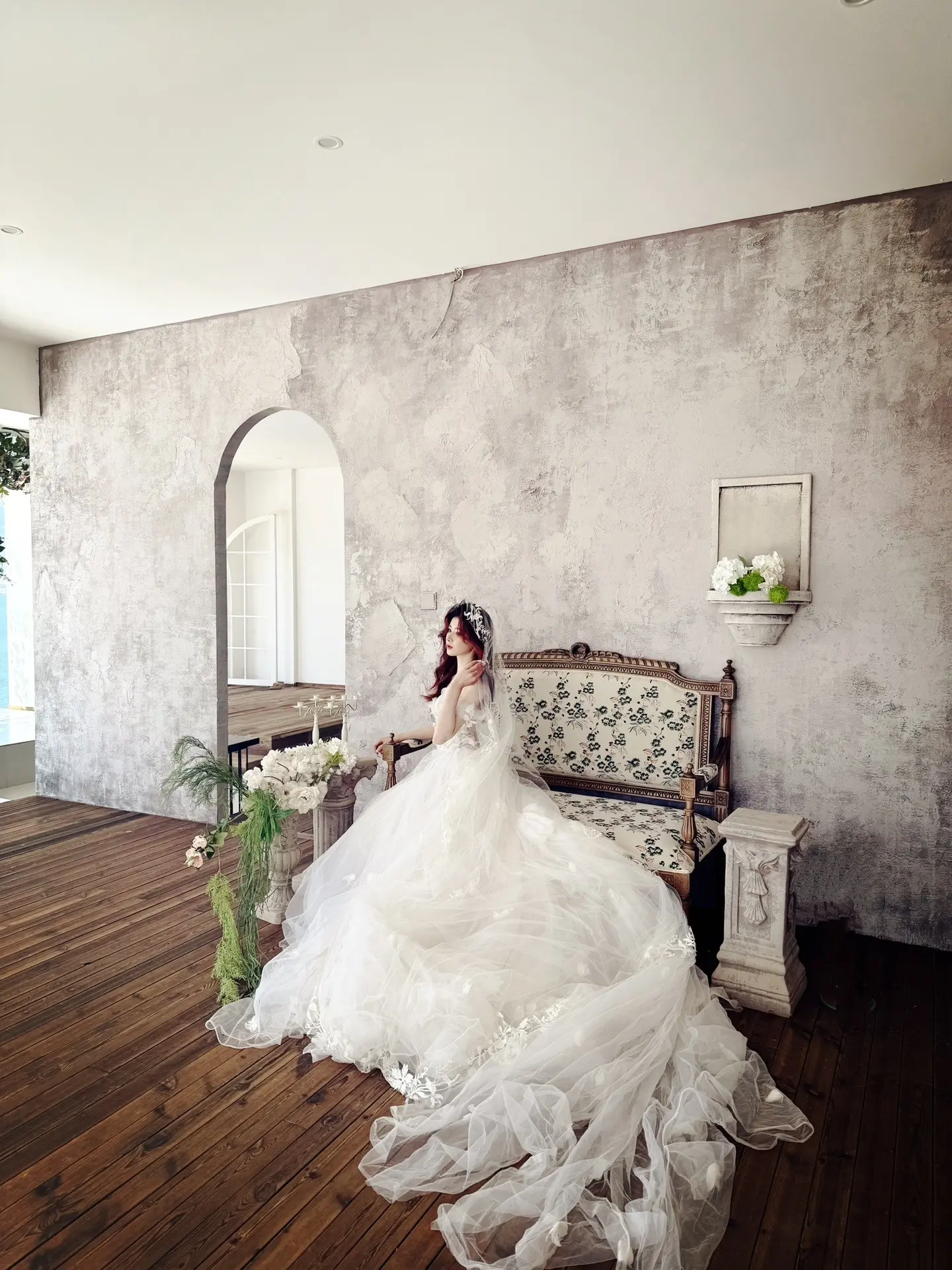 “婚纱是替美嘉买的”