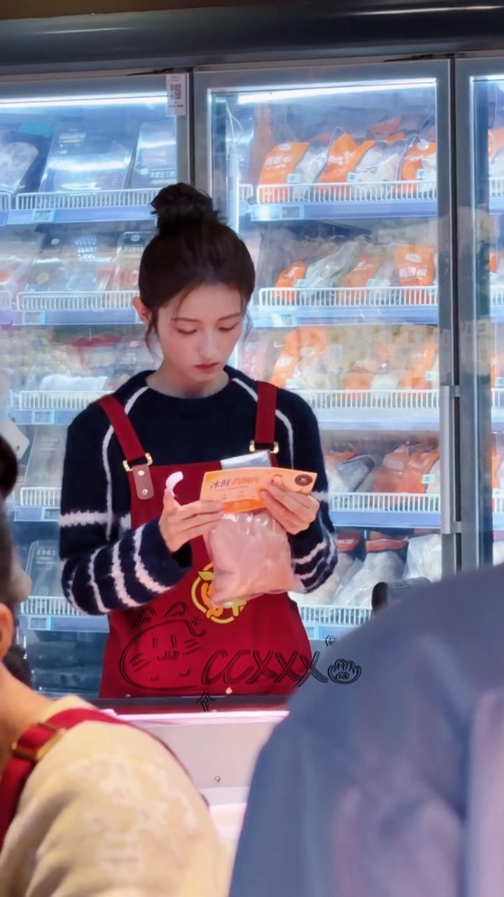 认真打工的丸子头超市小妹🤏请问去哪个超市可以偶遇🙋♀️张子枫超市店员路透张子