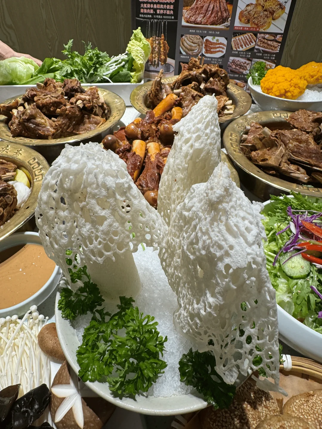 吃肉喝汤撑到爆