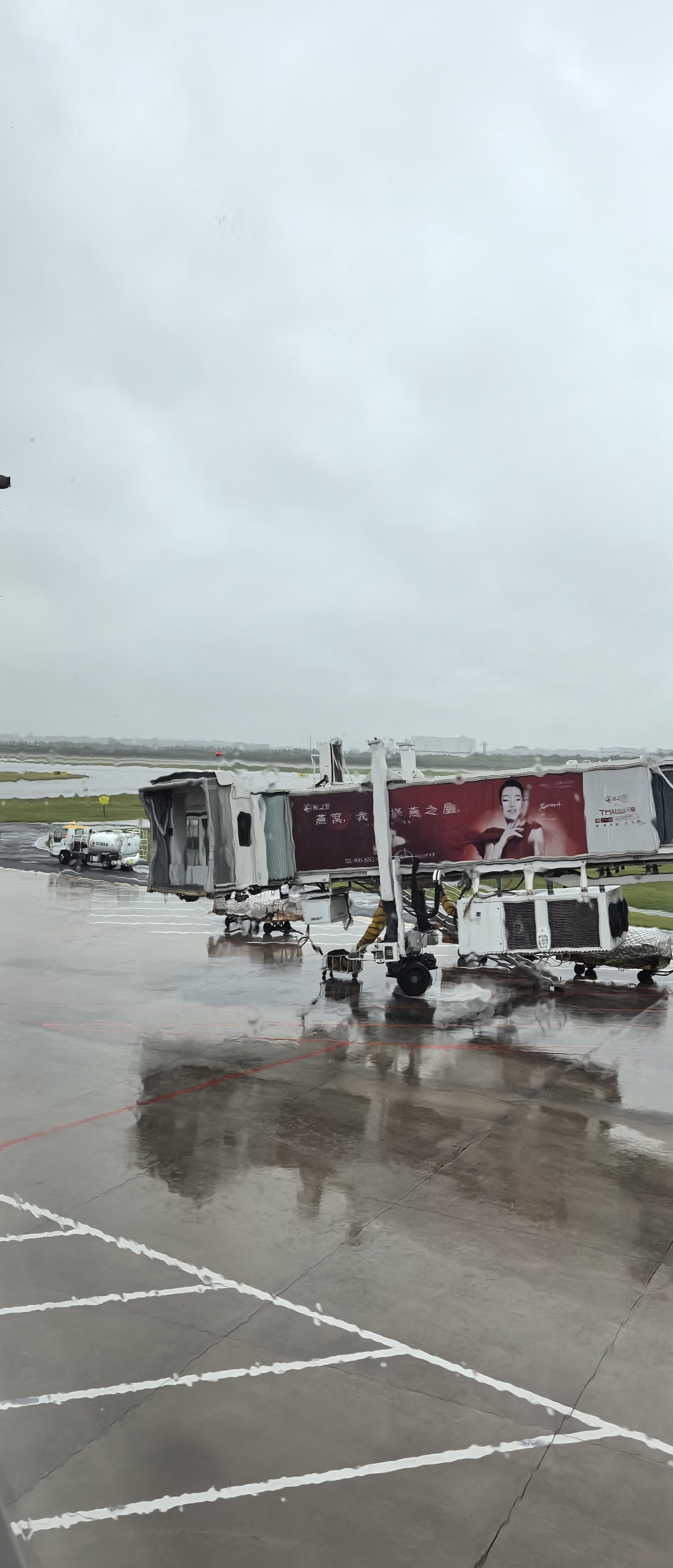 躲过了合肥的暴雨迎来了深圳的暴晒 深圳·深圳宝安国际机场