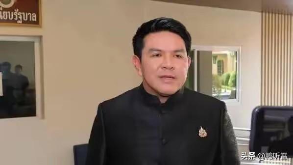 曼谷女游客遭安保拖拽冲突事件后续越来越让人寒心。
同一天上演极致双标：泰国旅游局
