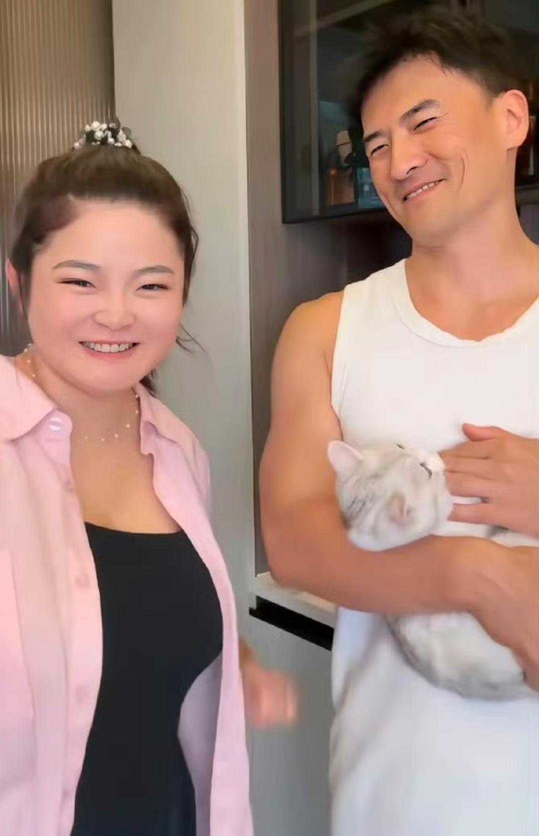 当年前妻办的事确实是不光彩，明明自己是过错方却公开指责前夫不作为，甚至还给前夫泼
