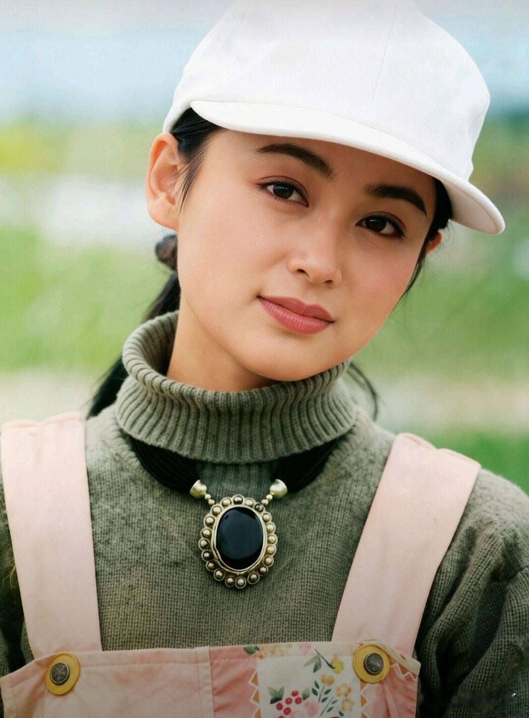 女明星旧照，看来靠谱还是陈红最好看